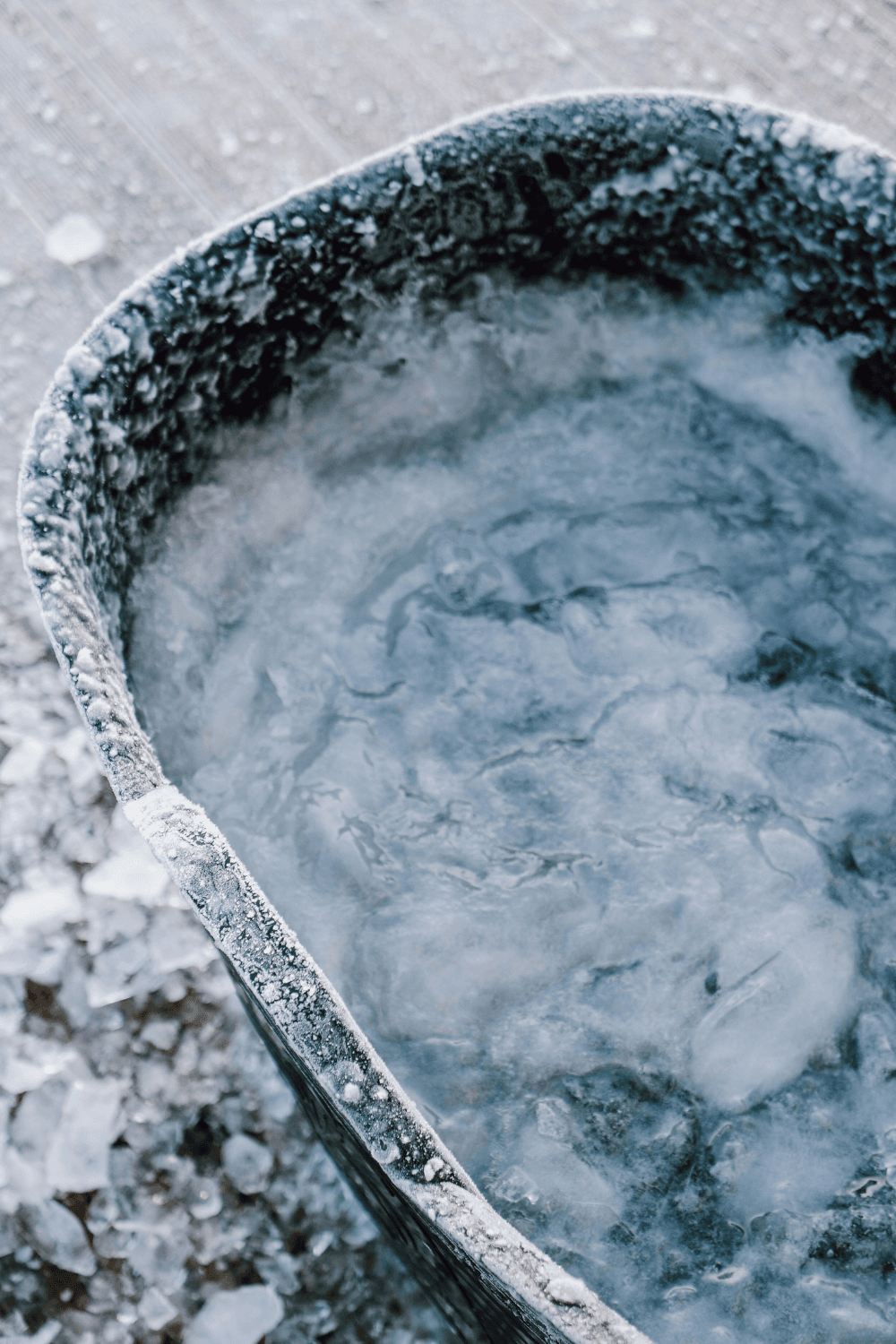 A metal ice bath