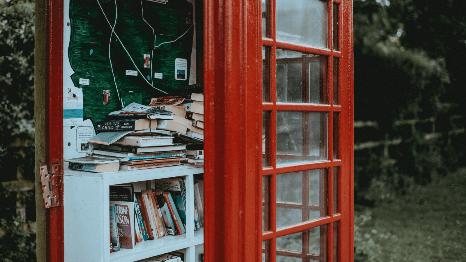 Free library in an old phone box in Bramshaw